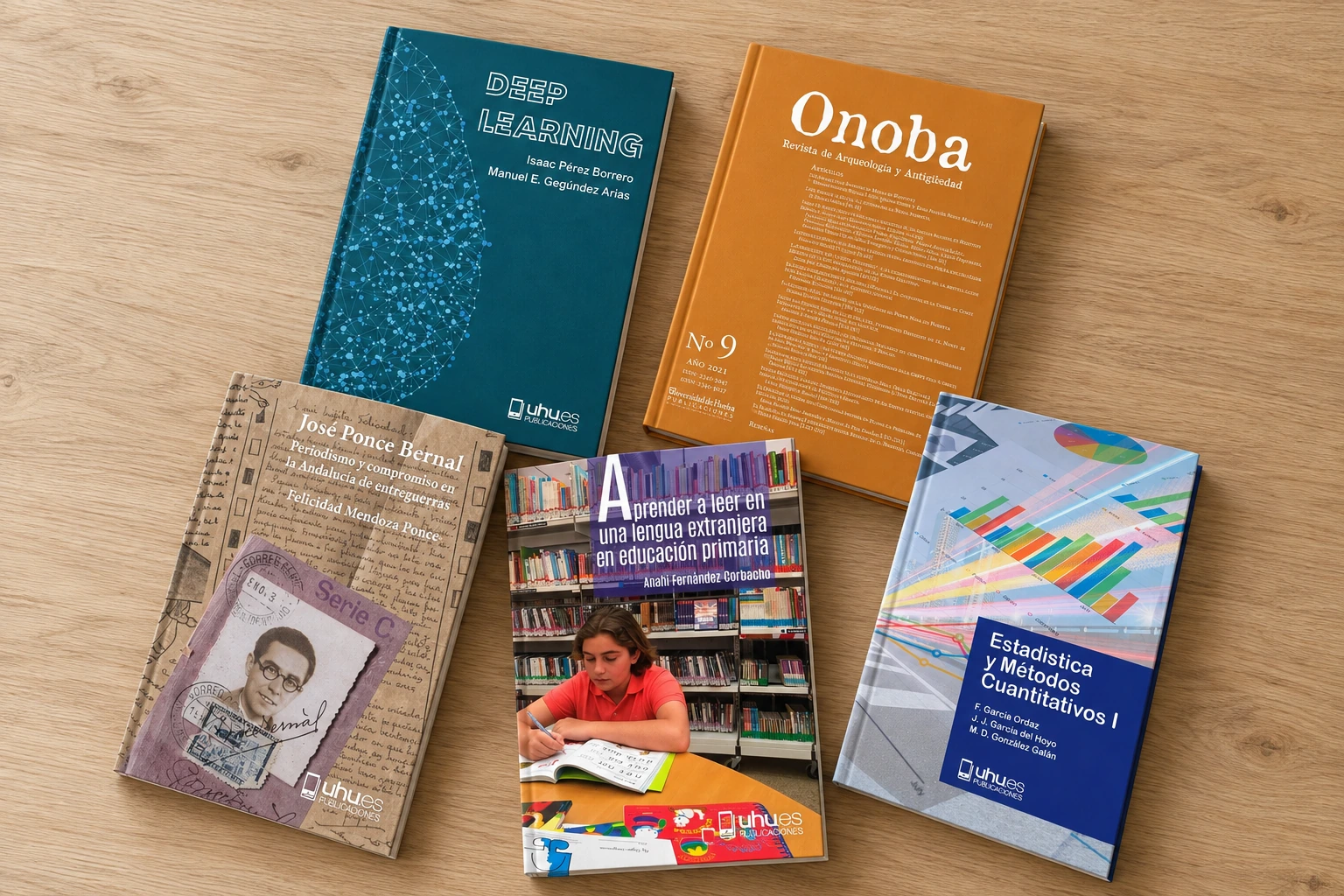 Cinco publicaciones de la Editorial de la Universidad de Huelva sobre una mesa de madera clara: Deep Learning, Onoba, José Ponce Bernal, Aprender a leer y Estadística y Métodos Cuantitativos I